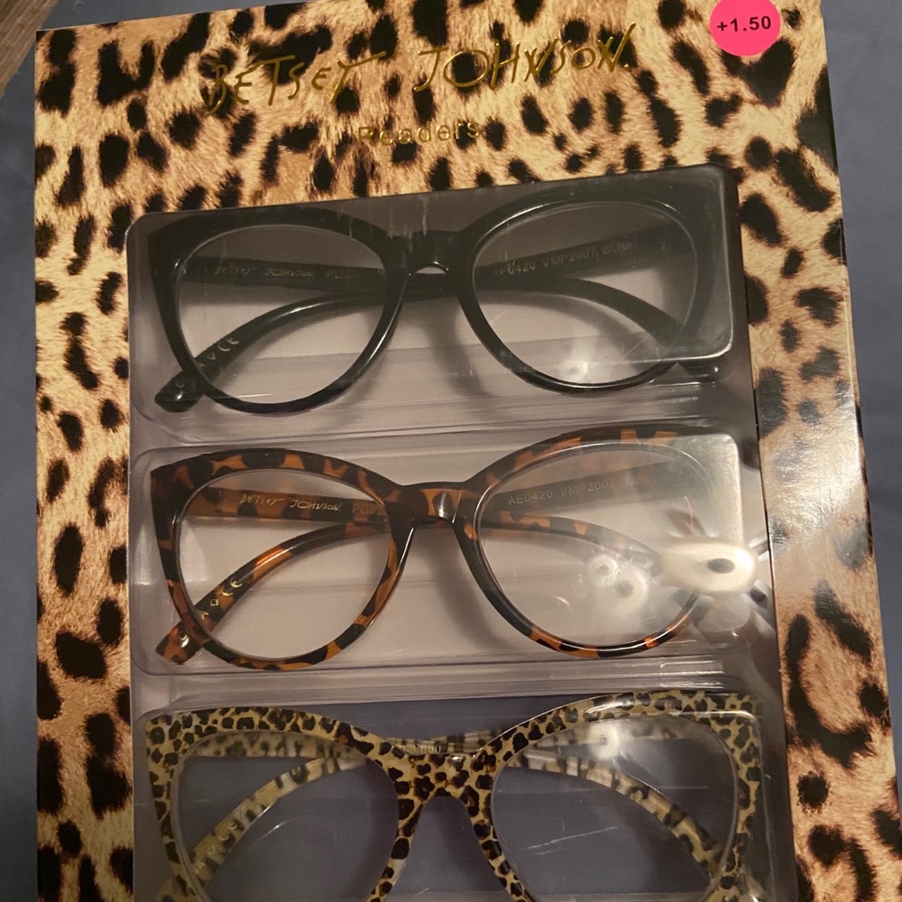 🔥 Betsey Johnson Readers 1.5 🔥